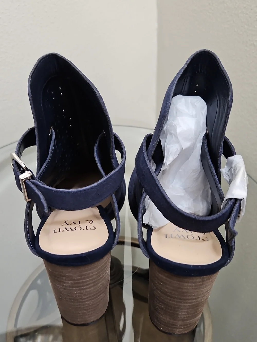 crown & ivy secure strap stylish